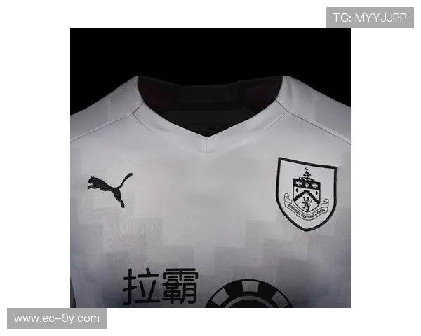 创新设计与团队精神融合 足球比赛战袍的现代演绎与文化象征 创新设计与团队精神融合 足球比赛战袍的现代演绎与文化象征